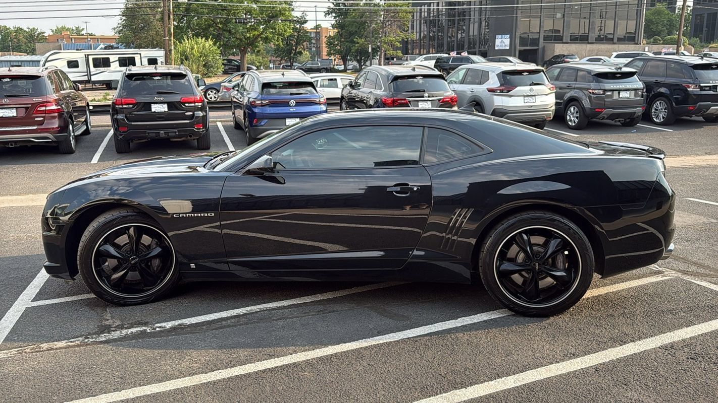 Used 2010 Chevrolet Camaro SS RWD image 6