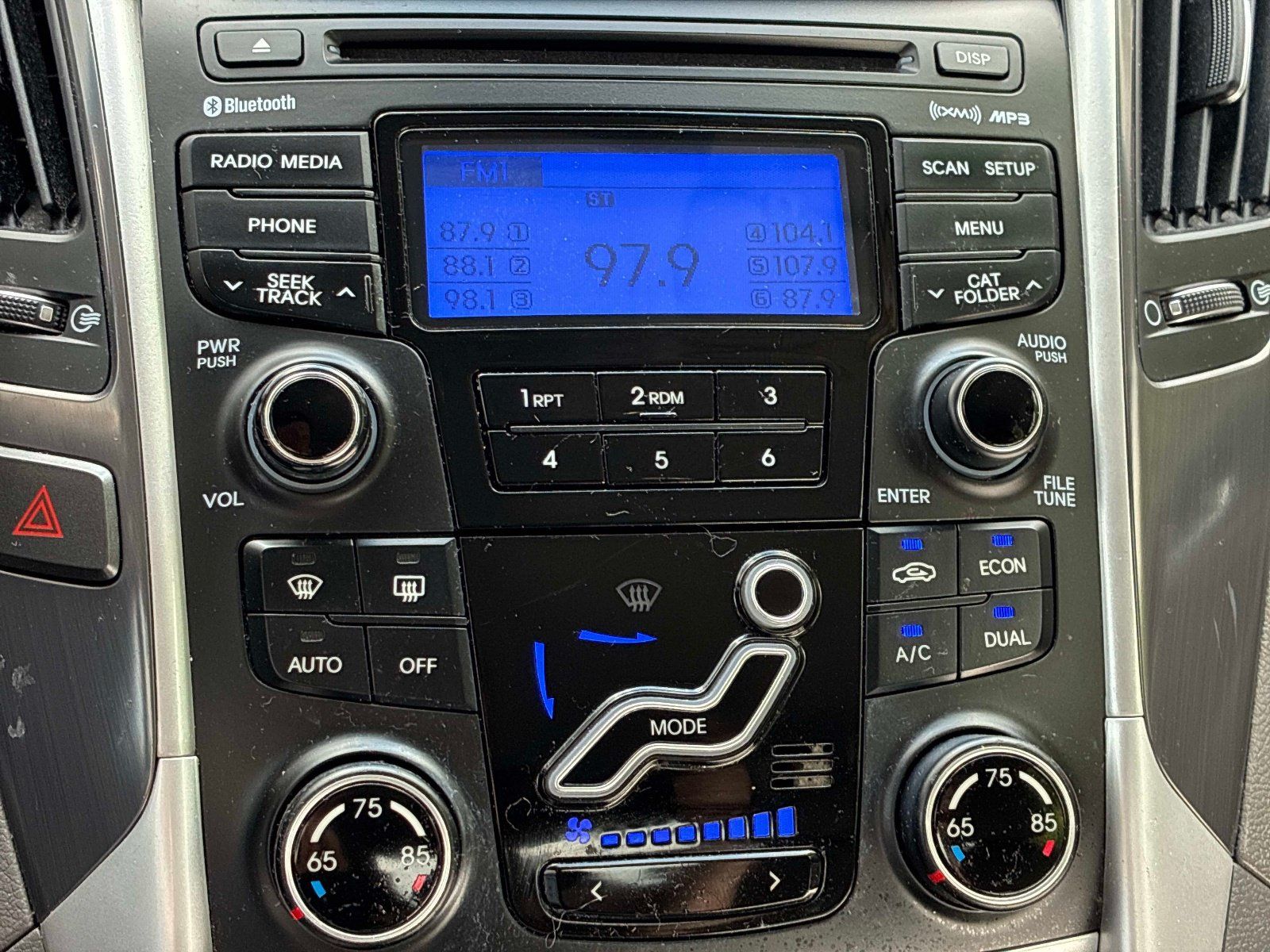 Used 2012 Hyundai Sonata Hybrid w/ Leather Pkg FWD image 32