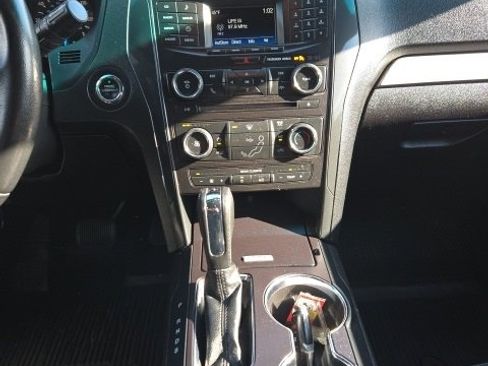 Used 2017 Ford Explorer XLT image 26