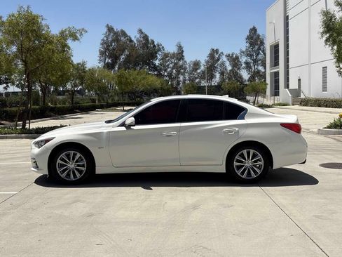 Used 2017 INFINITI Q50 2.0t w/ Moonroof Package RWD image 6