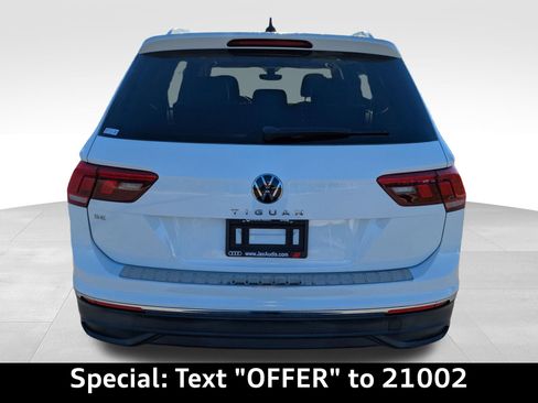 Used 2022 Volkswagen Tiguan SE w/ Panoramic Sunroof Package image 5