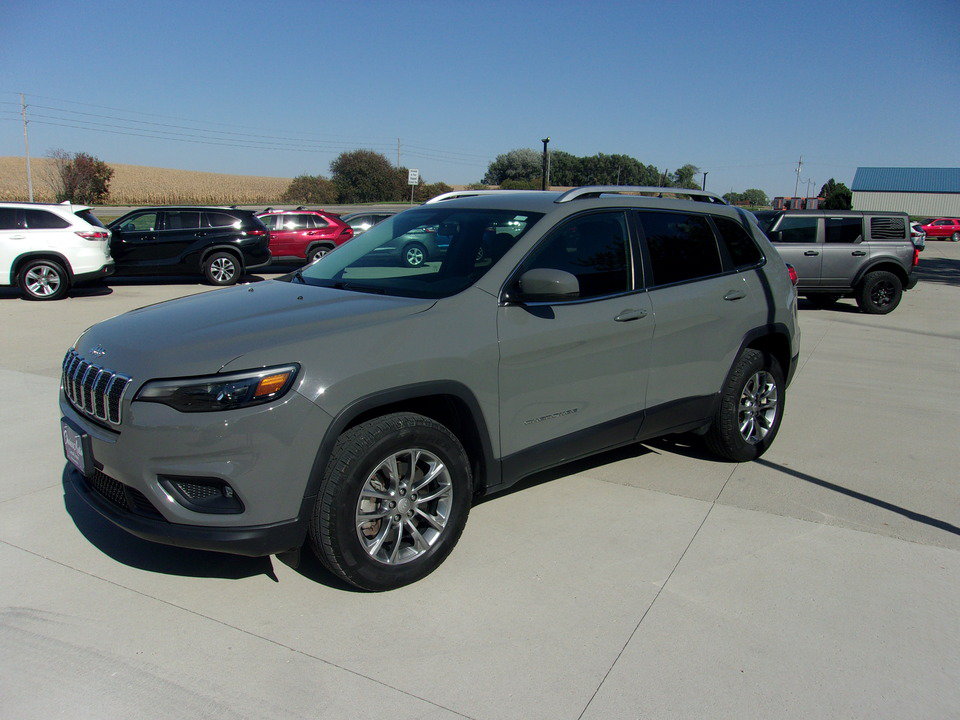 Used 2019 Jeep Cherokee Latitude Plus w/ Cold Weather Group AWD/4WD image 6