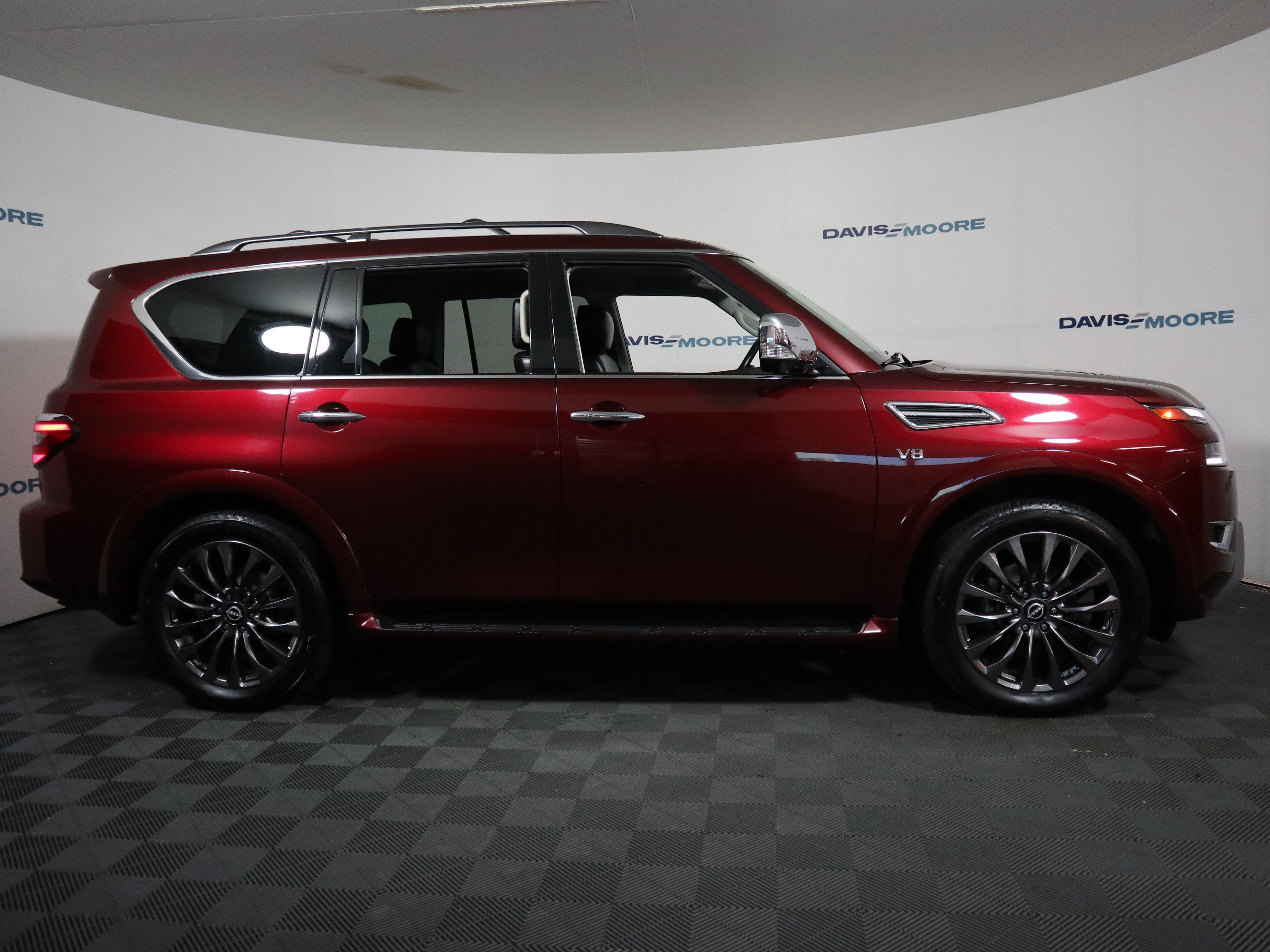 Used 2022 Nissan Armada Platinum w/ Captain's Chairs Package AWD/4WD image 4