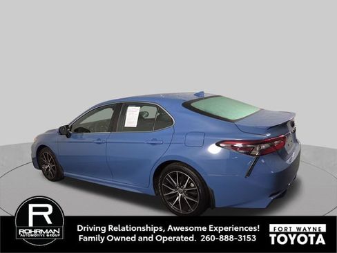 Used 2023 Toyota Camry SE w/ Cold Weather Package FWD image 10