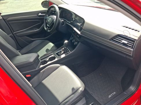Used 2019 Volkswagen Jetta SEL w/ Cold Weather Package FWD image 29