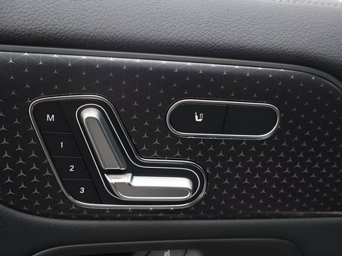 Used 2025 Mercedes-Benz GLA 250 4MATIC image 49