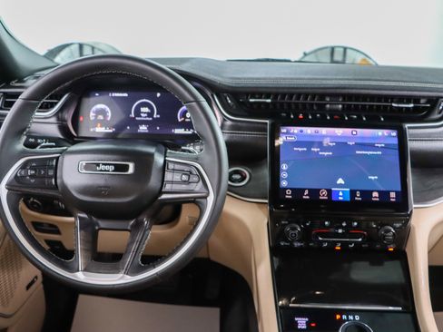 Used 2023 Jeep Grand Cherokee L Limited w/ Luxury Tech Group II image 17