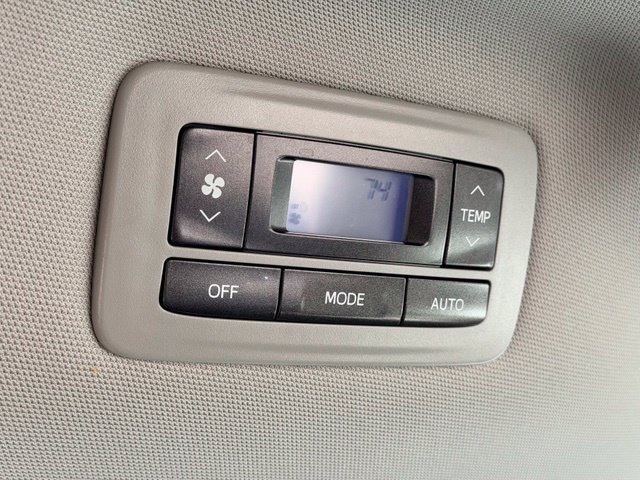 Used 2018 Toyota Sienna LE FWD image 24