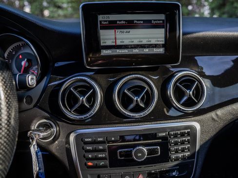 Used 2014 Mercedes-Benz CLA 250 image 21