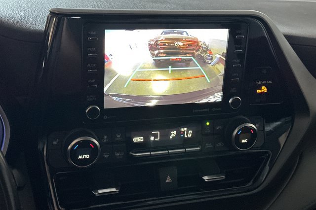 Certified 2021 Toyota Highlander XLE AWD/4WD image 24
