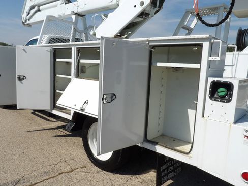 Used 2007 Ford F550 2WD Regular Cab Super Duty image 15