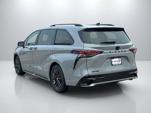 Certified 2026 Toyota Sienna XSE image 7