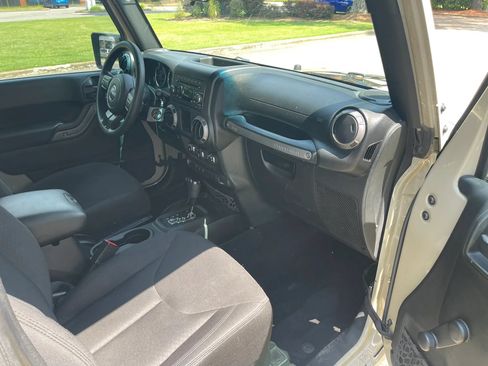 Used 2017 Jeep Wrangler Sport AWD/4WD image 14