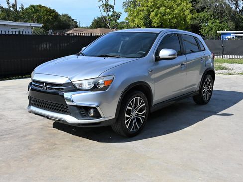 Used 2018 Mitsubishi Outlander Sport ES image 3