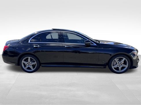 Used 2019 Mercedes-Benz E 300 4MATIC w/ Premium 1 Package image 4