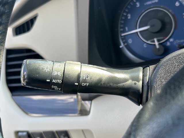 Used 2015 Toyota Sienna XLE Premium FWD image 28