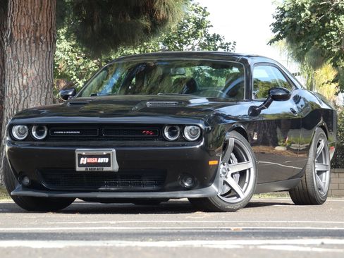 Used 2017 Dodge Challenger R/T Scat Pack w/ Dynamics Package image 2