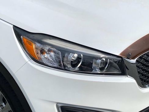 Used 2018 Kia Sorento LX image 4