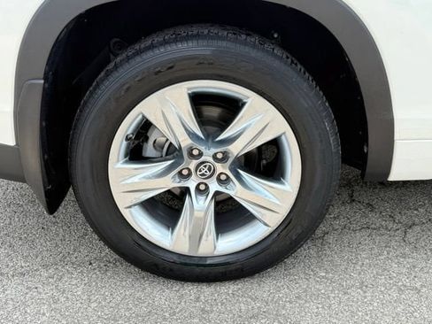 Used 2017 Toyota Highlander Limited AWD/4WD image 14