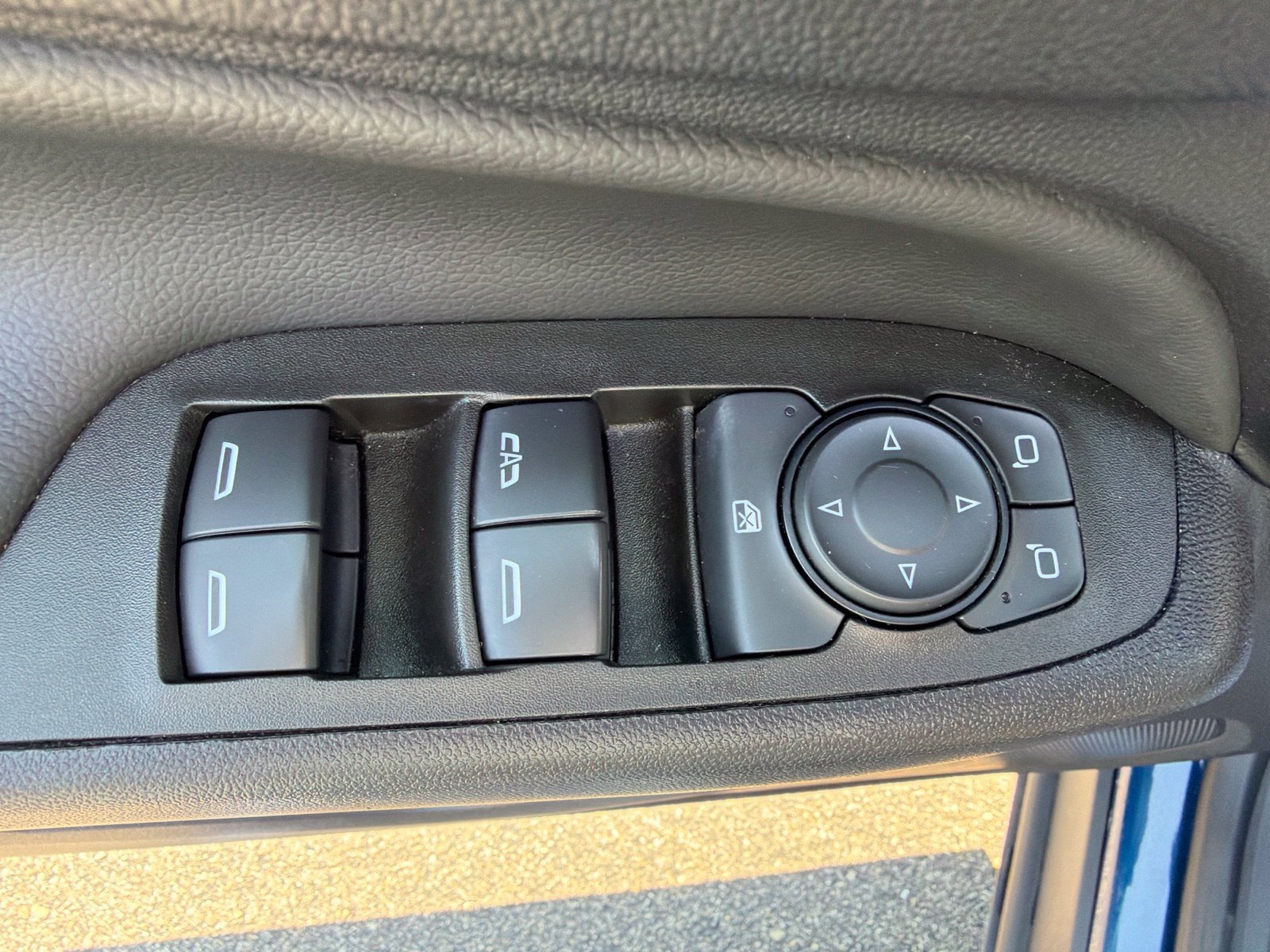 Used 2023 Chevrolet Equinox LT FWD image 12