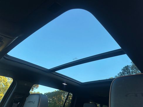 Used 2022 GMC Yukon XL AT4 image 17