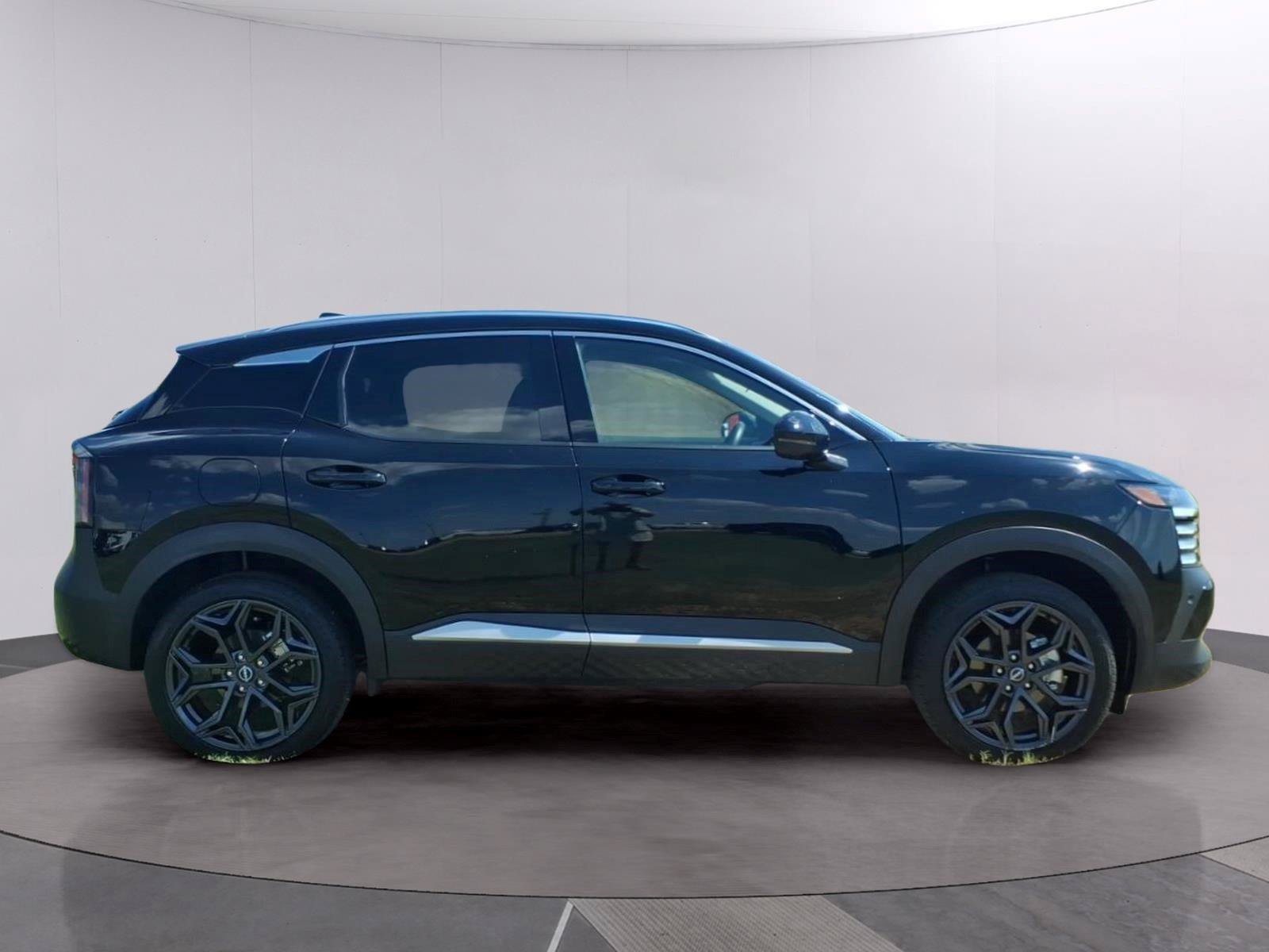 Used 2026 Nissan Kicks SR AWD/4WD image 6