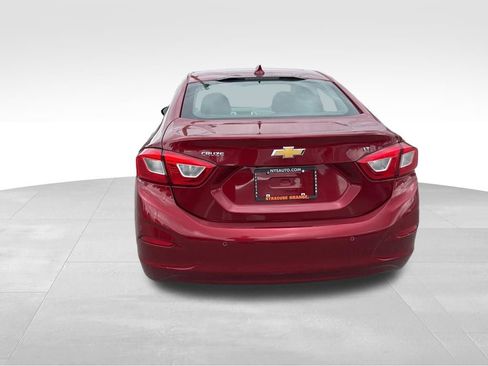 Used 2019 Chevrolet Cruze LT w/ Convenience Package FWD image 4