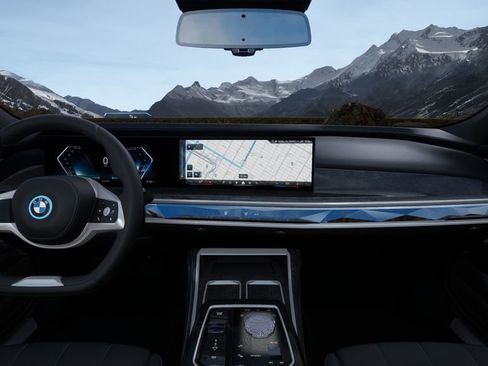 Used 2025 BMW i7 eDrive50 image 37