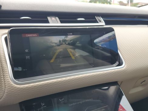 Used 2018 Land Rover Range Rover Velar S image 23