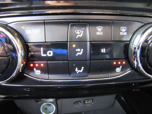 Used 2025 Chevrolet Trax LT w/ Driver Confidence Package FWD image 37