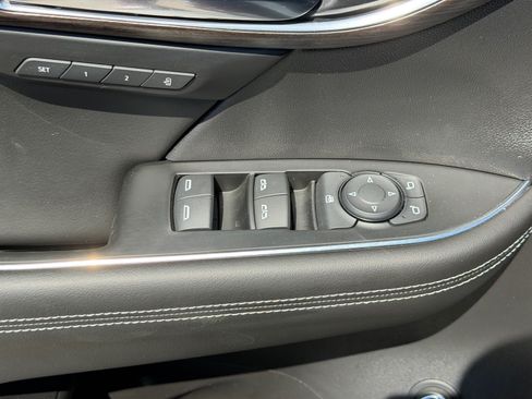 Used 2023 Buick Envision Avenir AWD/4WD image 18