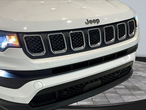 Used 2023 Jeep Compass Latitude AWD/4WD image 32