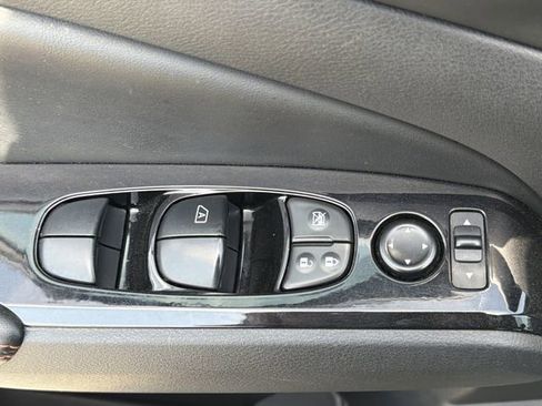 Used 2024 Nissan Altima 2.5 SR FWD image 16