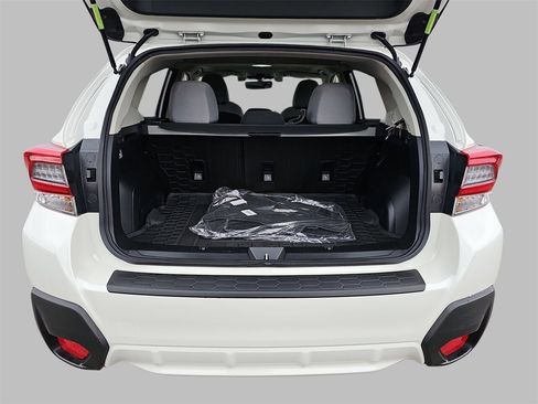 Certified 2021 Subaru Crosstrek 2.0i Premium w/ Moonroof Package image 15