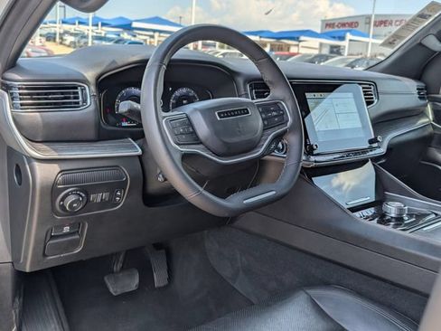 Used 2024 Jeep Wagoneer L Series II RWD image 4