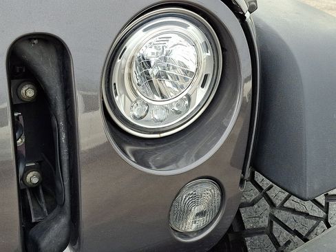 Used 2018 Jeep Wrangler Unlimited Sport S image 8