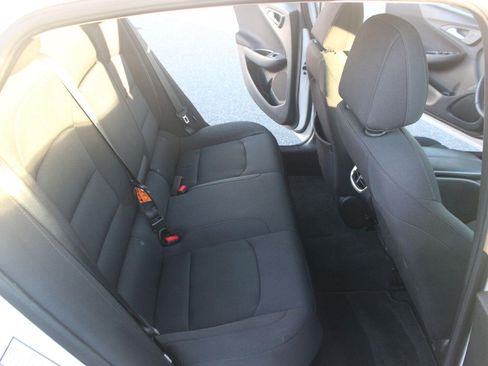 Used 2017 Chevrolet Malibu LT FWD image 31