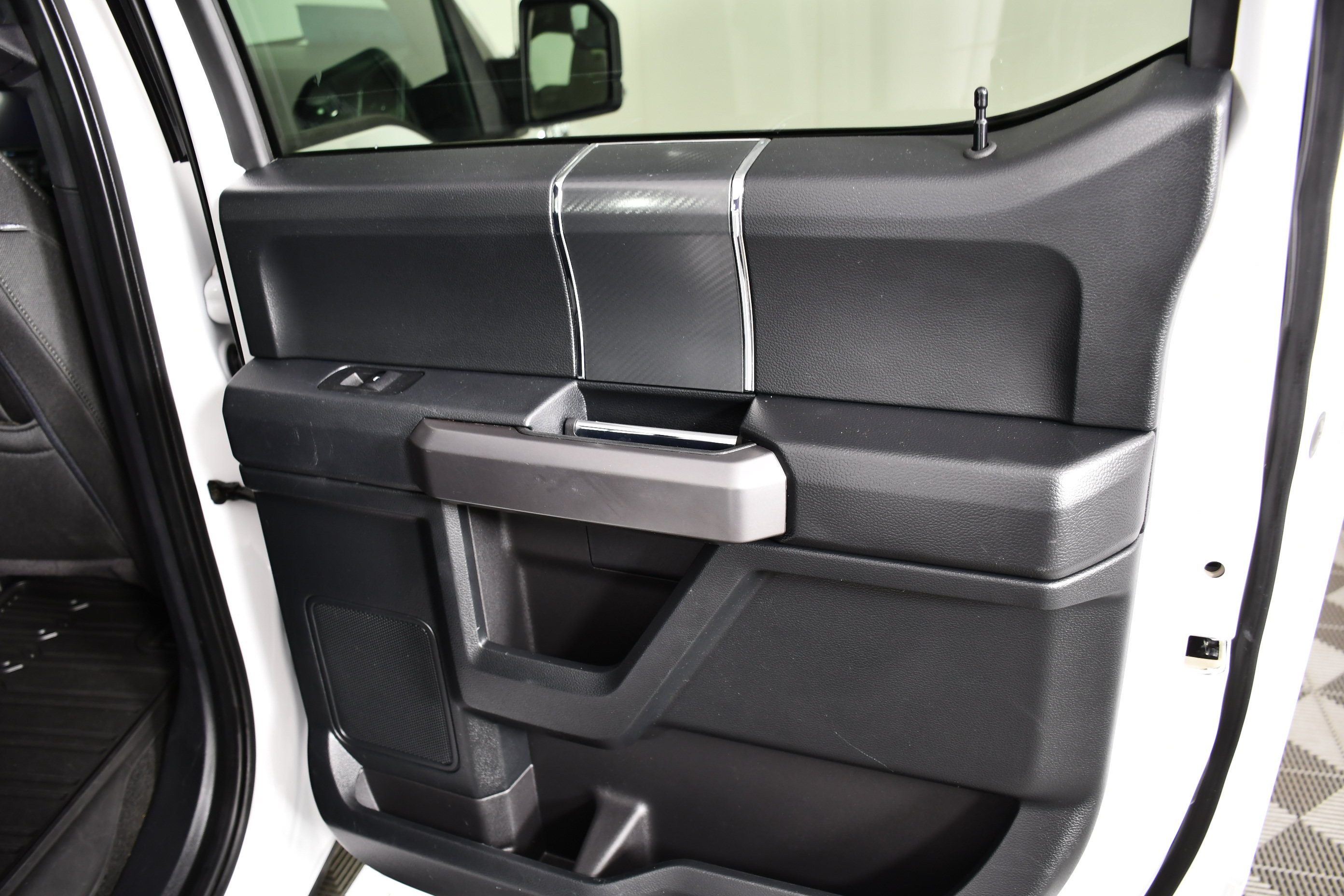Used 2020 Ford F150 XLT w/ Equipment Group 302A Luxury AWD/4WD image 46