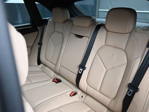 Certified 2026 Porsche Macan AWD/4WD image 16