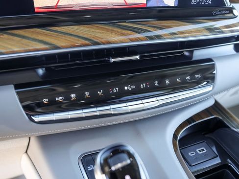 Used 2024 Cadillac Escalade Premium Luxury Platinum w/ Heavy-Duty Trailer Package image 30