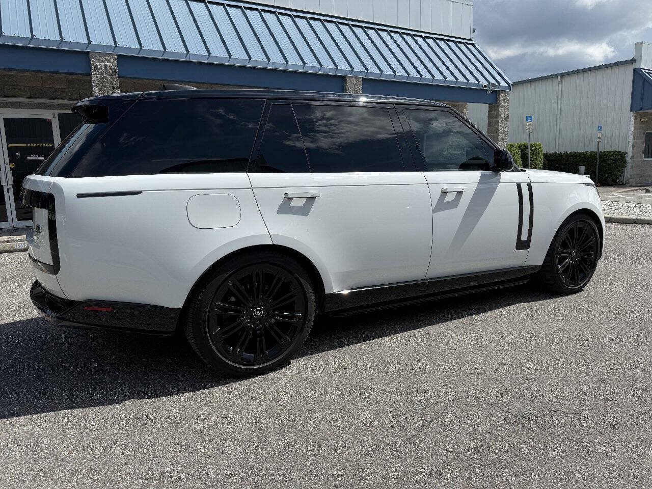 Used 2022 Land Rover Range Rover Long Wheelbase SE AWD/4WD image 8