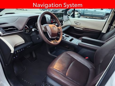 Used 2024 Toyota Sienna Platinum AWD/4WD image 8