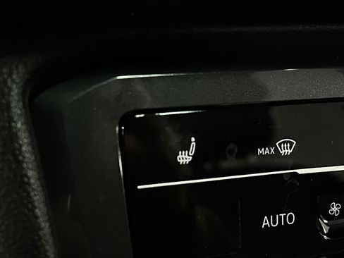 Used 2023 Volkswagen Tiguan SE R-Line image 12