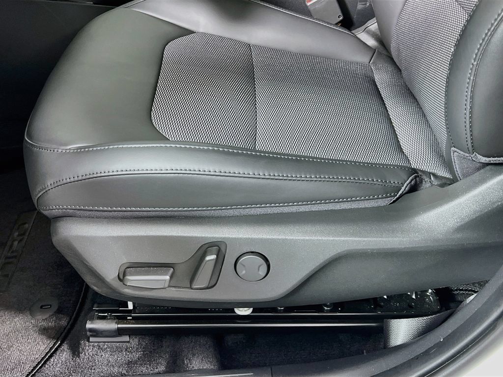 Certified 2024 Kia Niro Wind FWD image 12