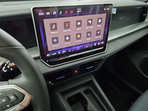 New 2026 Volkswagen Tiguan SE R-Line image 29