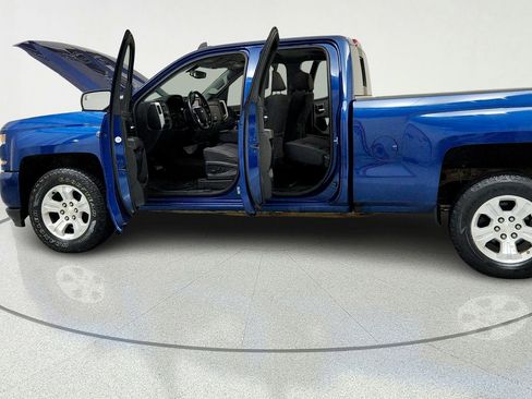 Used 2018 Chevrolet Silverado 1500 LT w/ All Star Edition AWD/4WD image 10