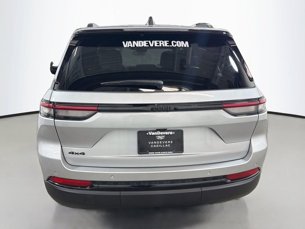 Used 2024 Jeep Grand Cherokee Altitude AWD/4WD image 8