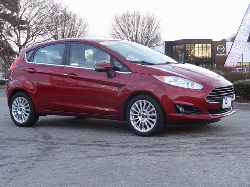 Used 2015 Ford Fiesta Titanium image 2