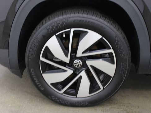 Used 2024 Volkswagen Atlas SE FWD image 28