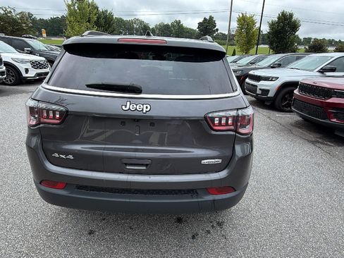 Used 2024 Jeep Compass Latitude AWD/4WD image 8